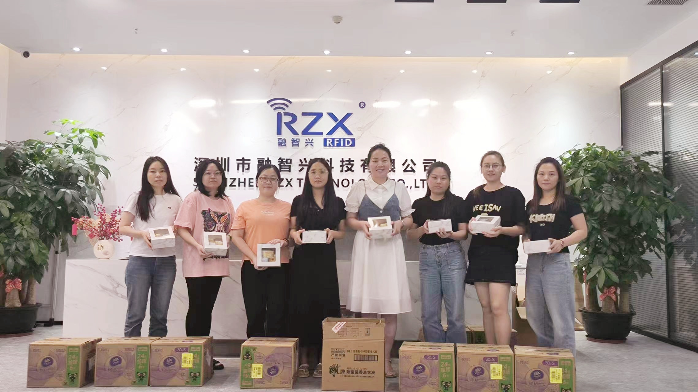 融智興科技｜2024年第三季度員工生日禮品發(fā)放，秋風(fēng)送爽，溫情滿溢
